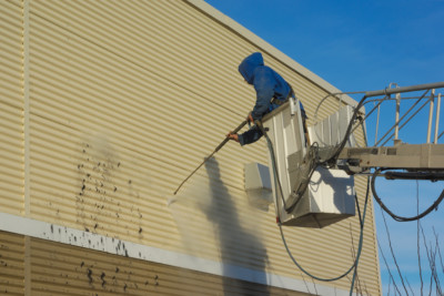 When to Clean and When to Replace Your Siding